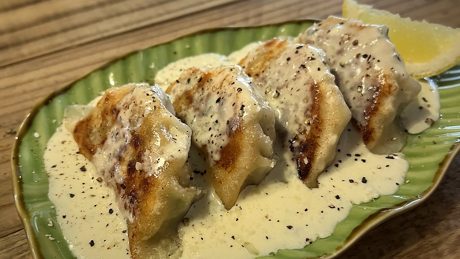 餃子ゴルゴンゾーラ（世界餃子｜世田谷・梅ヶ丘 ボビオ）