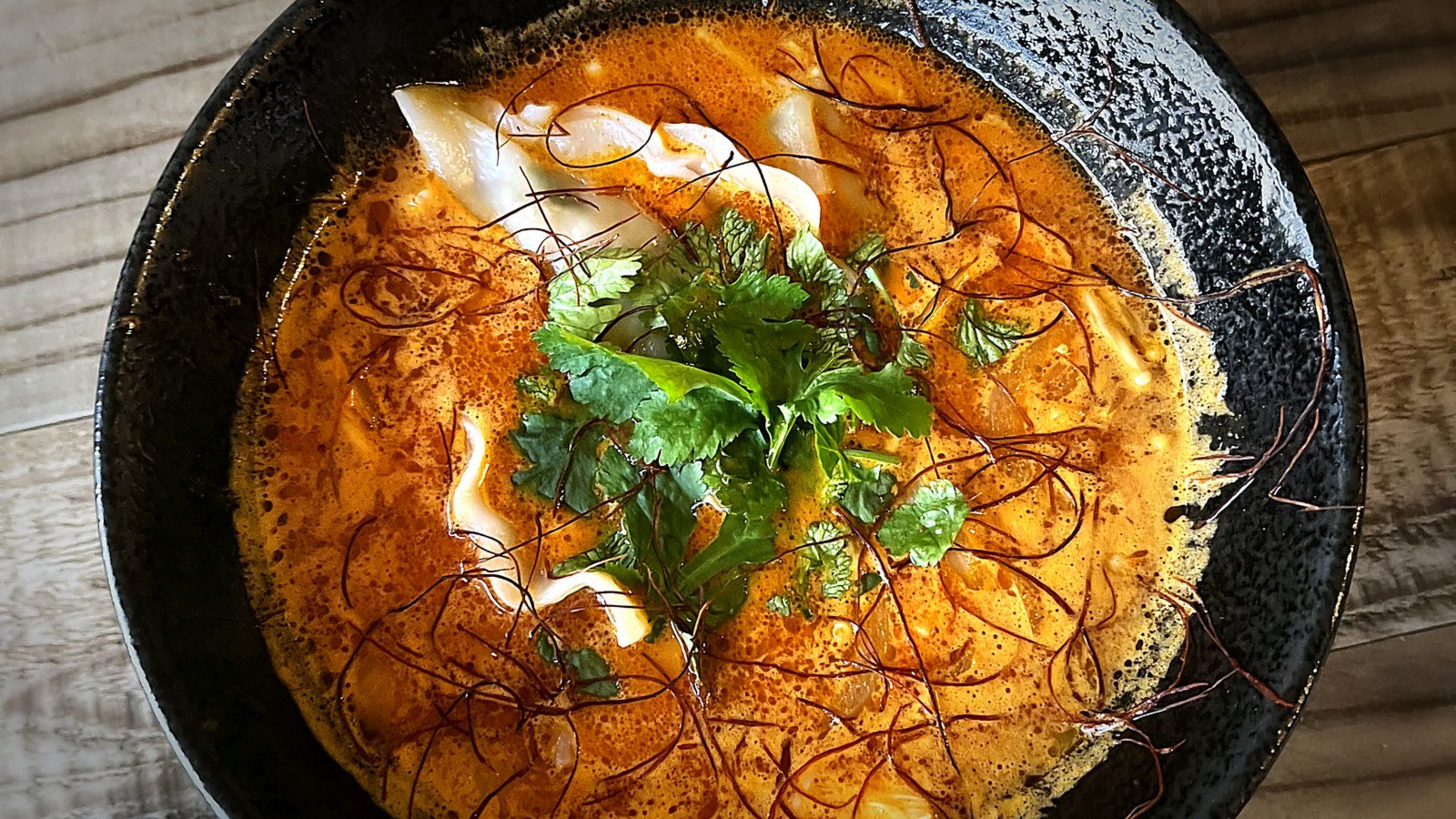 トムヤム餃子（世界餃子｜世田谷・梅ヶ丘 ボビオ）